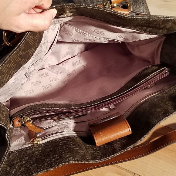 Michael Kors logo handbag ***sold on other website - Picture 5 of 6